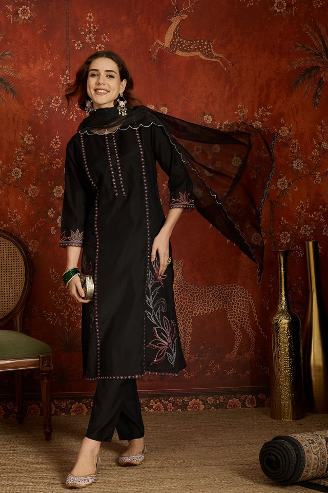 Black Floral Embroidered Silk Kurti Pant Set (ACB2672)