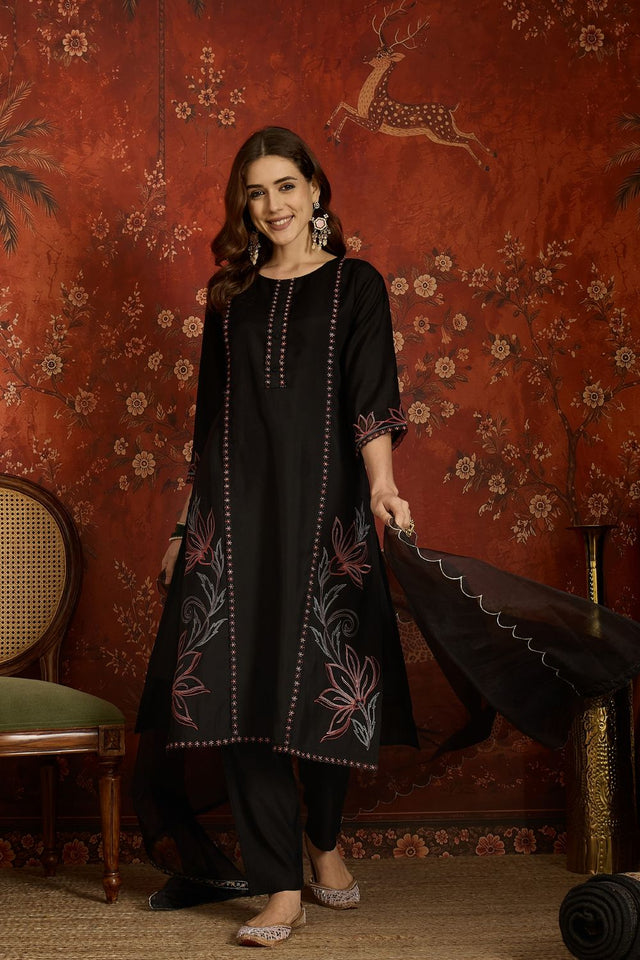 Black Floral Embroidered Silk Kurti Pant Set (ACB2672)