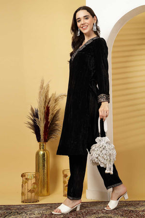 White Embellished Velvet Potli