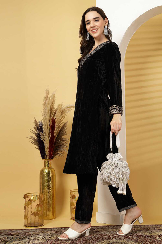 White Embellished Velvet Potli