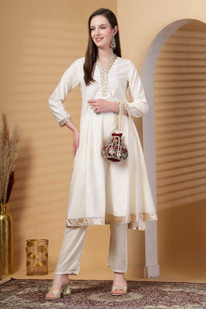 Maroon Embellished Velvet Potli