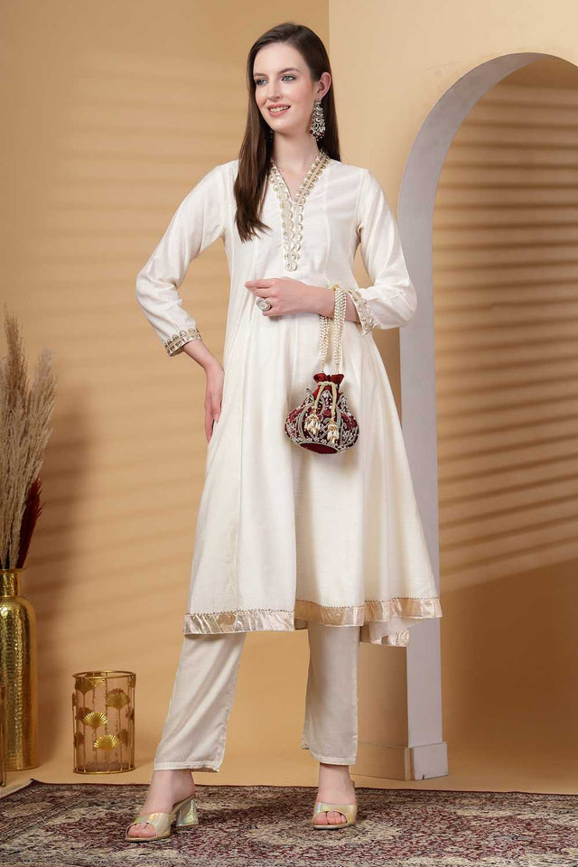 Maroon Embellished Velvet Potli