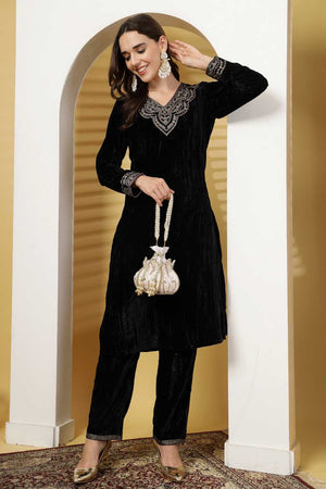 White Embellished Velvet Potli