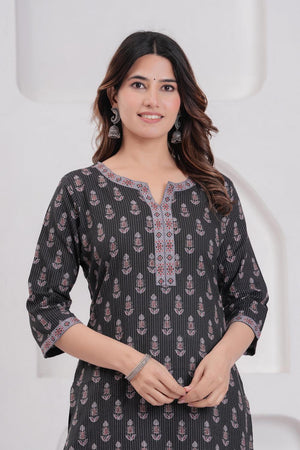 Black Floral Printed Cotton Kurti (AM-BER3824)