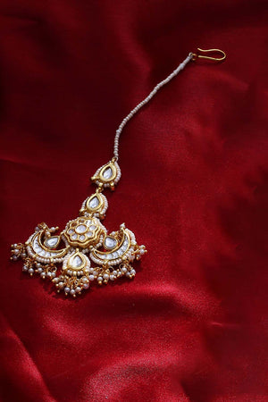Cream And Gold Maang Tikka Head Jeweler With Kundan And Pearls