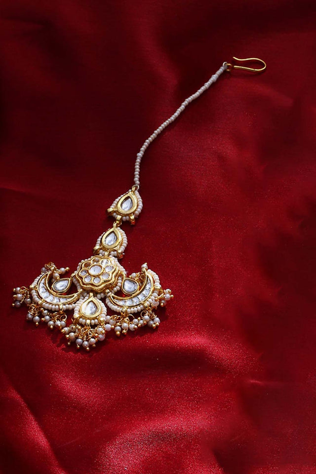 Cream And Gold Maang Tikka Head Jeweler With Kundan And Pearls