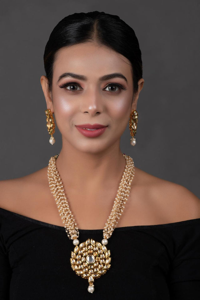 White Kundan & Beads Alloy Necklace Set
