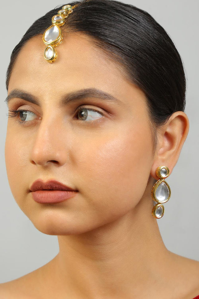 Golden Kundan & Beads Alloy Earrings with Maang Tikka