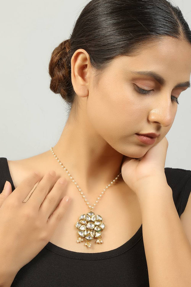 Golden White Gold Tone Kundan Alloy Necklace