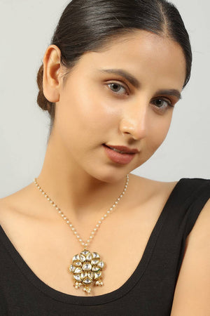 Golden White Gold Tone Kundan Alloy Necklace
