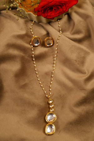 Golden Kundan Alloy Pendant Set