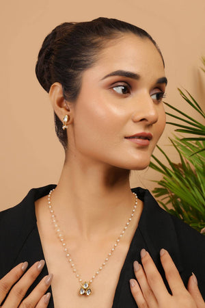 Golden Tear Drop Kundan Alloy Necklace With Pearls
