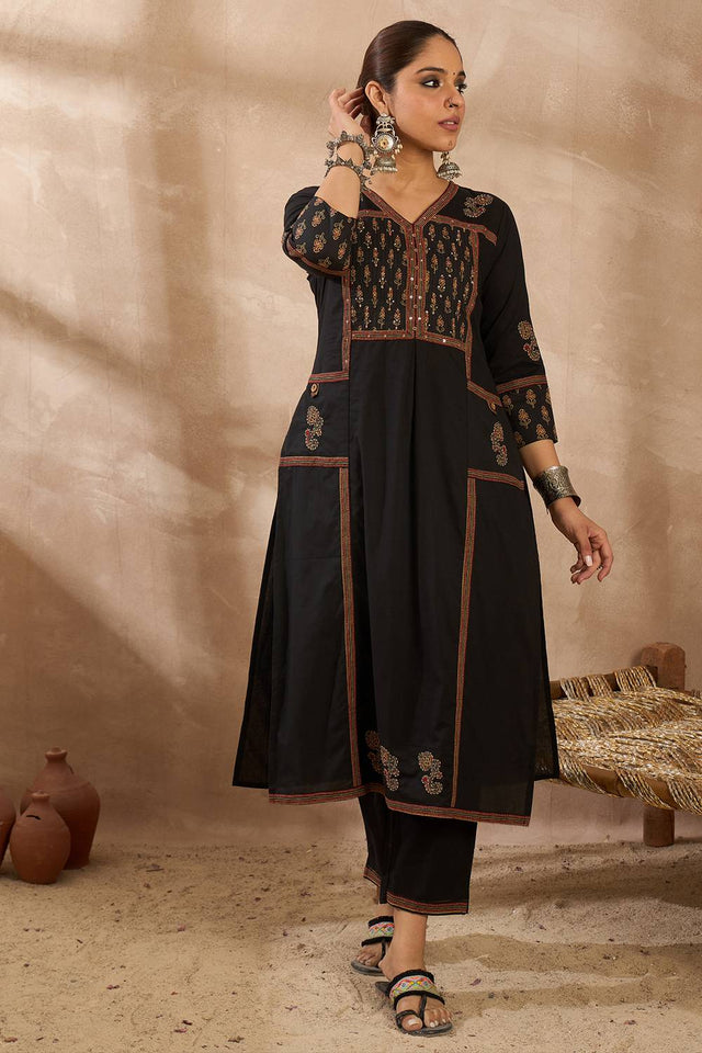 Black Floral Printed Cotton Kurti Pant Set (IDKS0BK10986)
