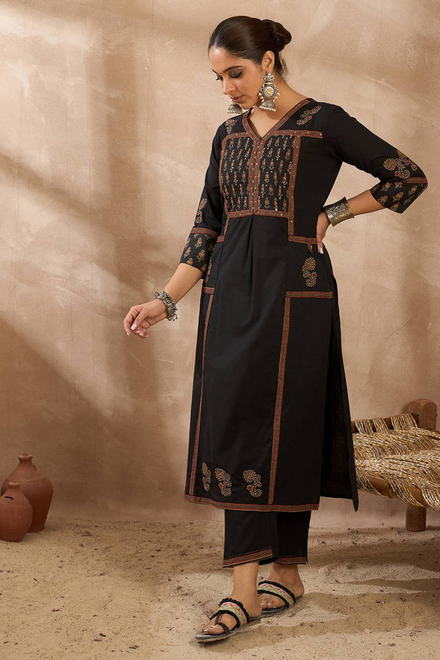 Black Floral Printed Cotton Kurti Pant Set (IDKS0BK10986)