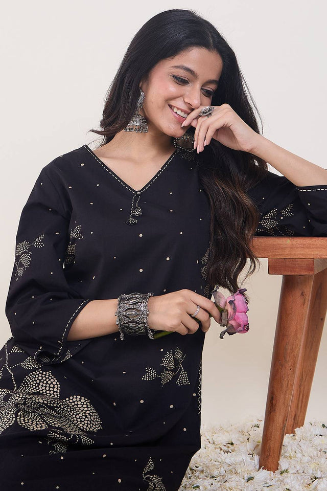 Black Floral Printed Cotton Kurti Pant Set (IDKS0BK11809)
