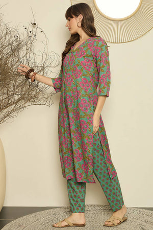 Green Floral Printed Cotton Kurti Pant Set (IDKS0GN11670)