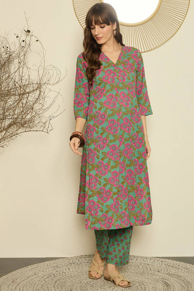 Green Floral Printed Cotton Kurti Pant Set (IDKS0GN11670)