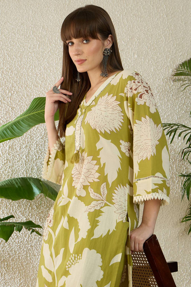 Green Floral Printed Cotton Kurti Pant Set (IDKS0GN12162)