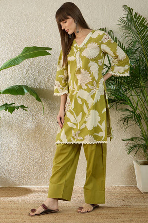 Green Floral Printed Cotton Kurti Pant Set (IDKS0GN12162)
