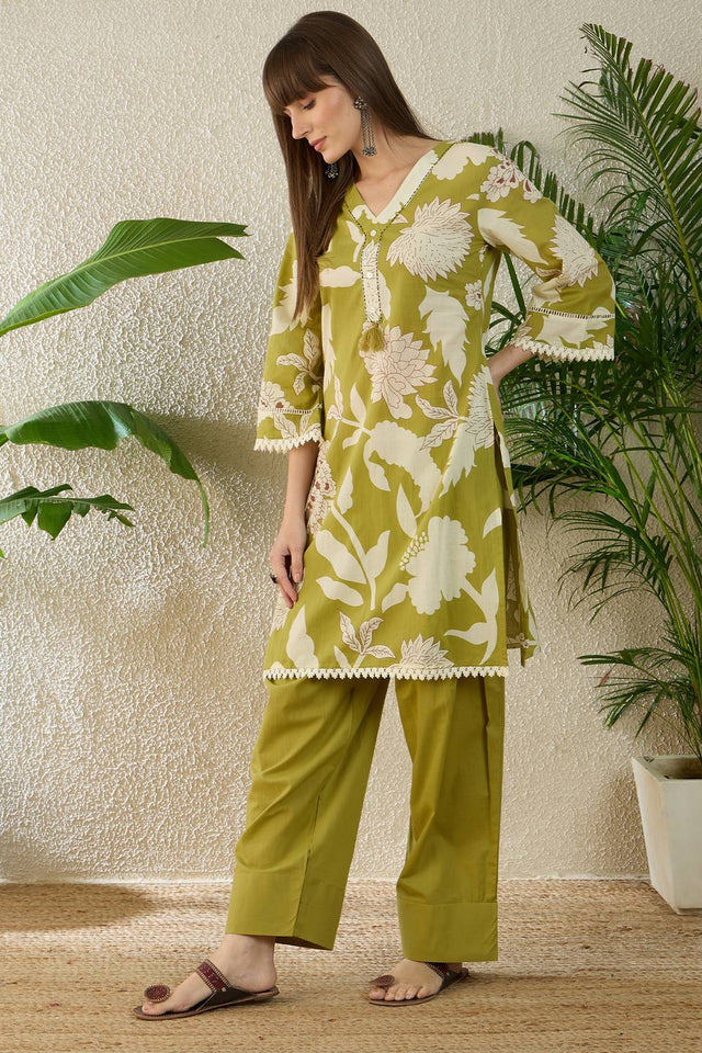 Green Floral Printed Cotton Kurti Pant Set (IDKS0GN12162)