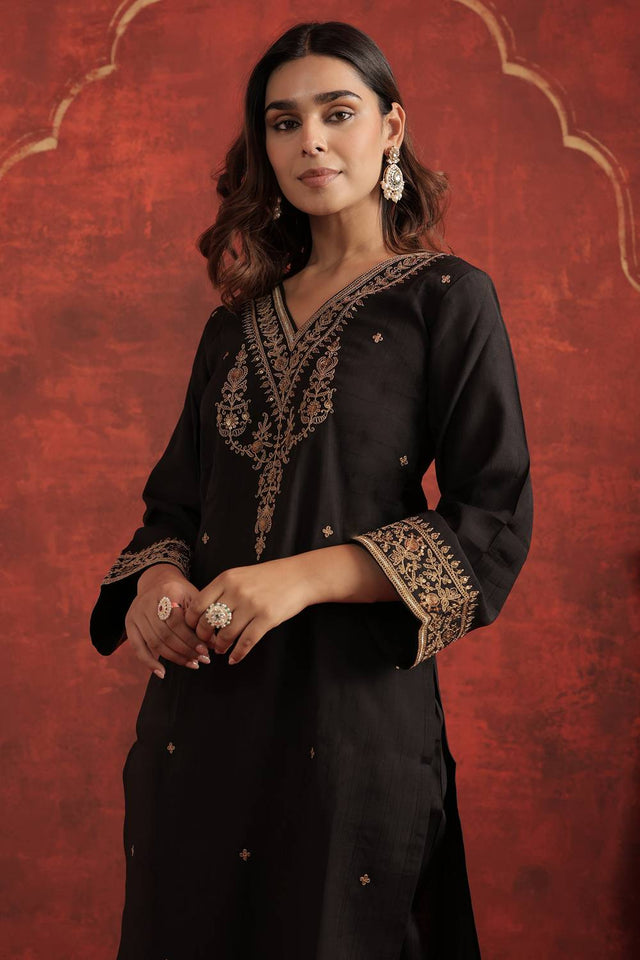 Black Floral Printed Liva Kurti Pant Set (IDKS9BK12379)