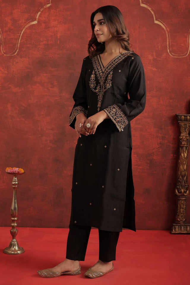 Black Floral Printed Liva Kurti Pant Set (IDKS9BK12379)
