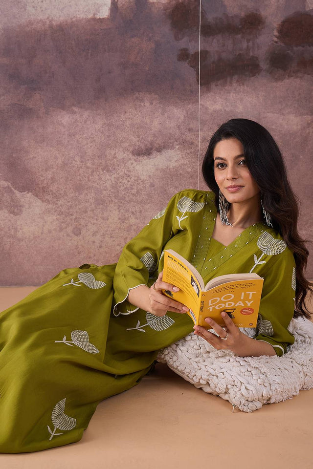 Green Embroidered Silk Blend Kurti Pant Set (IDKS9GN12011)