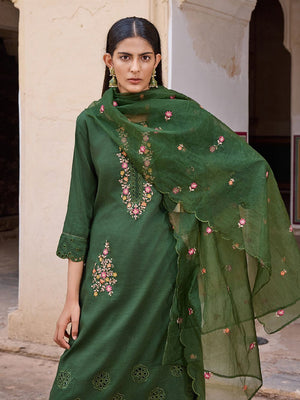 Green Silk Blend Solid Embroidered Straight Kurti Pant With Dupatta