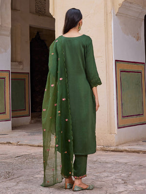 Green Silk Blend Solid Embroidered Straight Kurti Pant With Dupatta