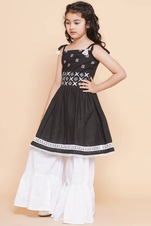 Girl's Black Ethnic Motifs Embroidered Cotton Kurta Set