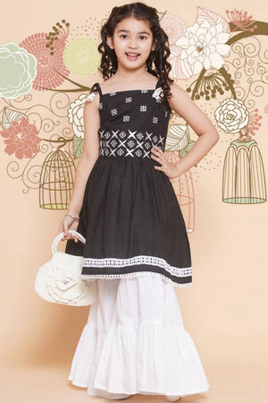 Girl's Black Ethnic Motifs Embroidered Cotton Kurta Set
