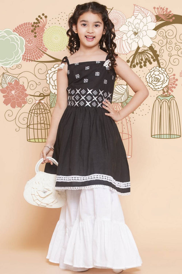 Girl's Black Ethnic Motifs Embroidered Cotton Kurta Set