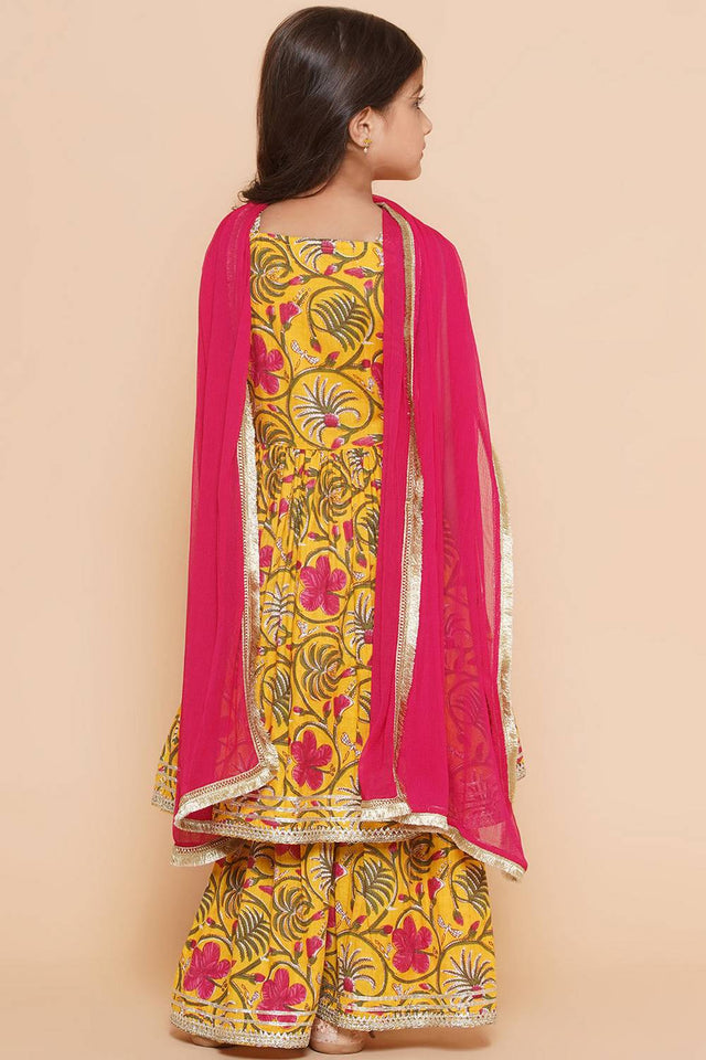 Girl's Yellow Floral Printed Cotton Kurta Set