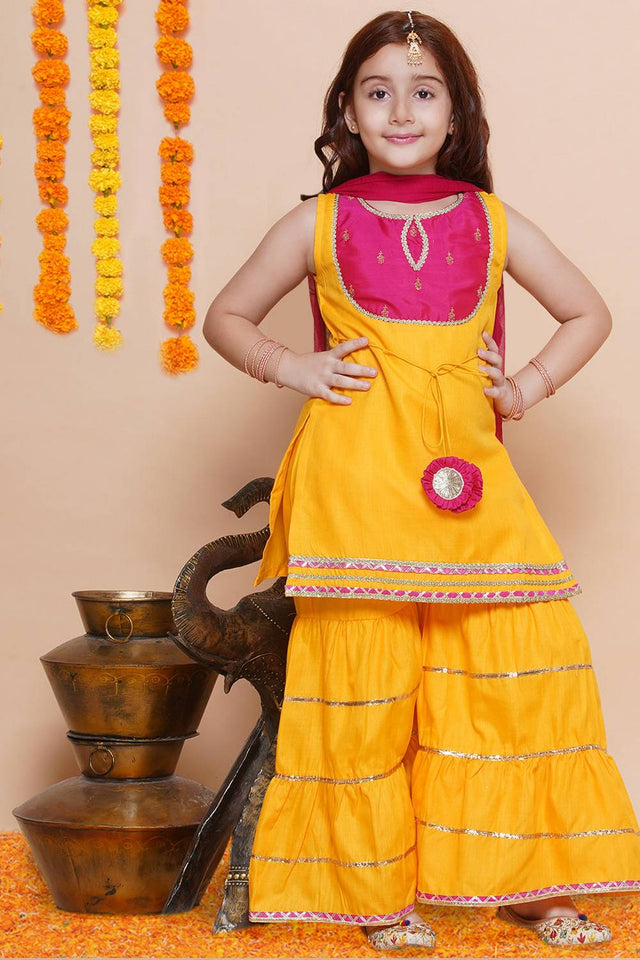 Girl's Yellow Solid Cotton Kurta Set