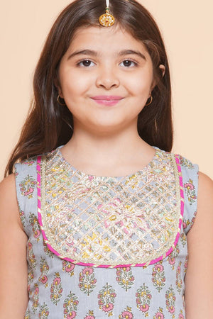 Girl's Grey Floral Printed Cotton Kurta Set