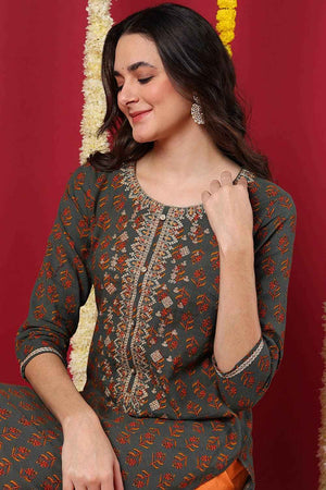 Green Cotton Blend Embroidered Round Neck Kurti