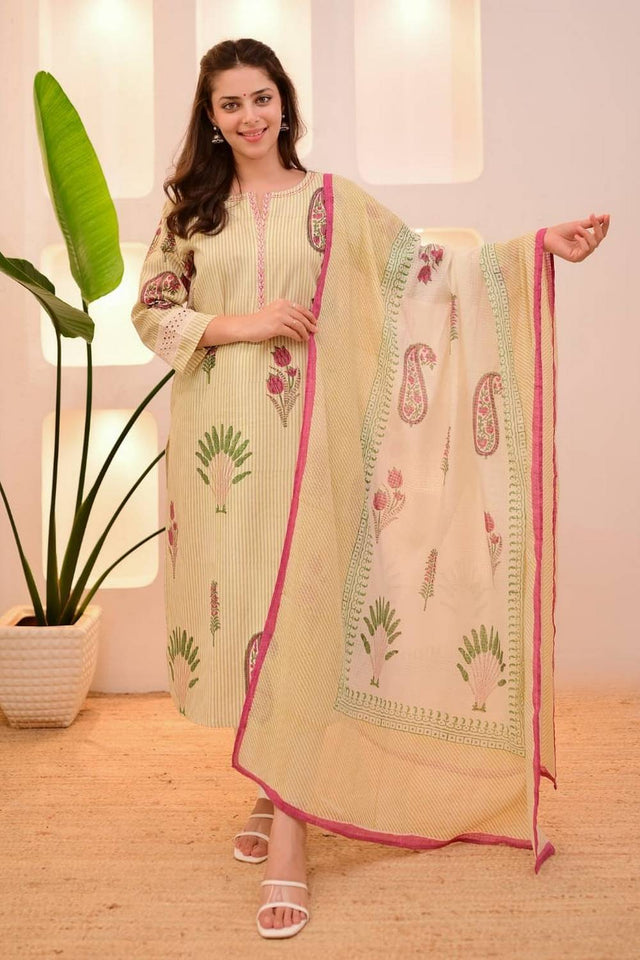 Green Floral Printed Cotton Kurti Pant Set (NYS-151319-Green)