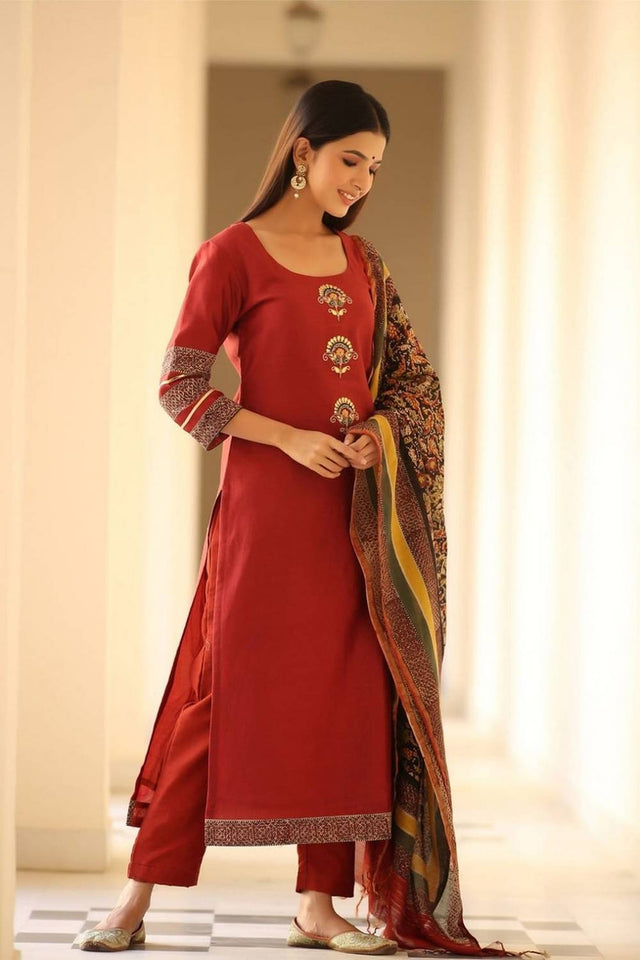 Red Embroidered Cotton Kurti Pant Set (NYS-M1230D-Red)