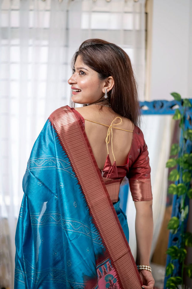 Women's Firozi Raw Silk Zari Woven Saree