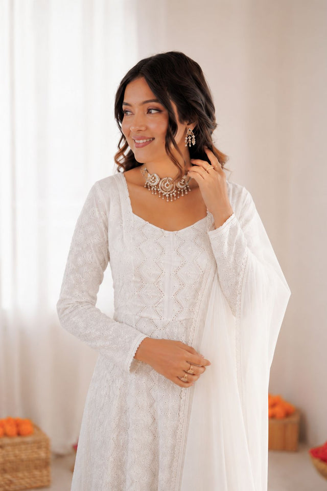 Off White Floral Embroidered Georgette Anarkali Suit (RT-6023)