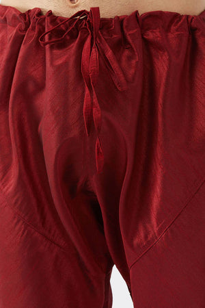 Men's Blended Silk Woven Kurta Set in Black - 40