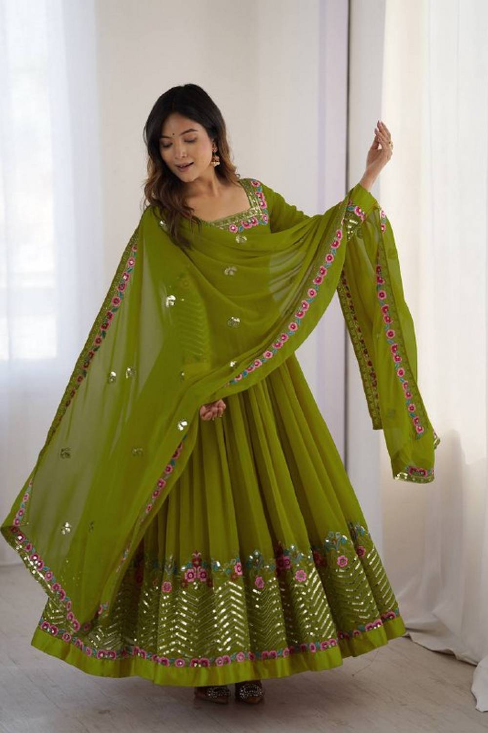 green emerald velvet dress Women's Parrot Green Organza Brush Print Anarkali Set of 3 Black / 4XL main image 1