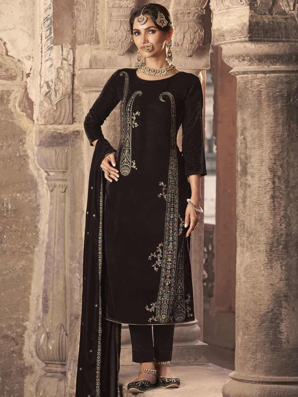 Brown Velvet Embroidered Straight Cut Suits ('4121)