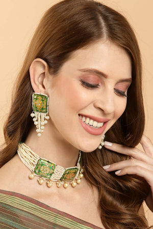 Green And White Gold-Plated Kundan And Pearls Dangler Earring