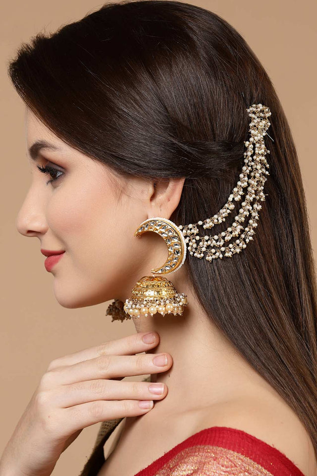 Gold And White Gold-Plated Kundan And Pearls Jhumka Earring With Hair Chain