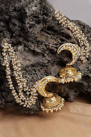 Gold And White Gold-Plated Kundan And Pearls Jhumka Earring With Hair Chain