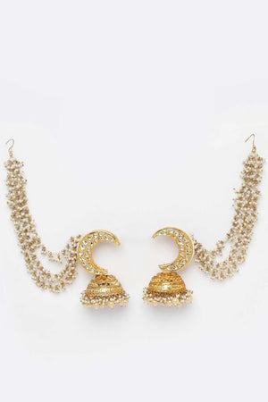 Gold And White Gold-Plated Kundan And Pearls Jhumka Earring With Hair Chain