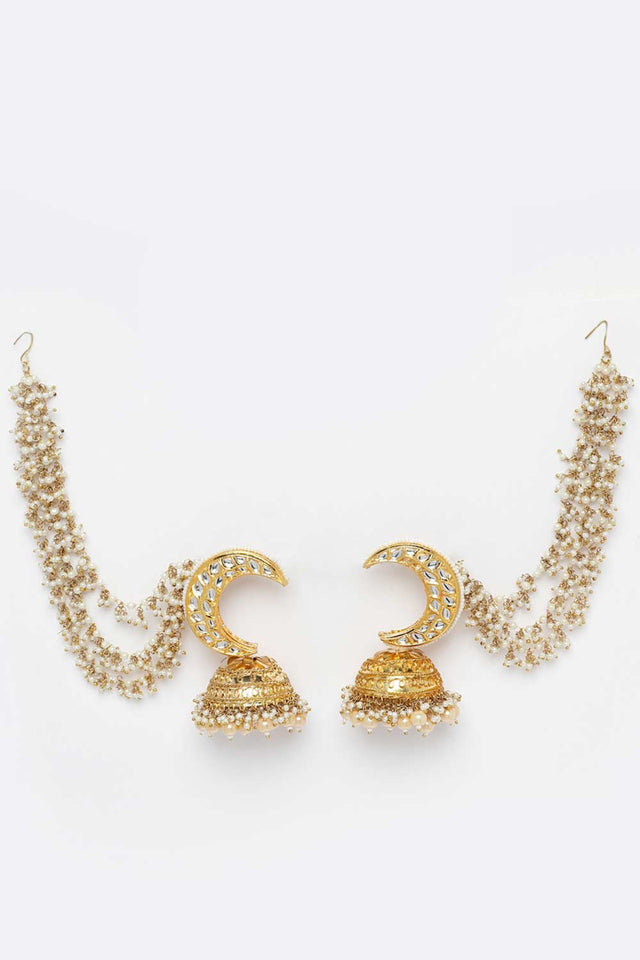 Gold And White Gold-Plated Kundan And Pearls Jhumka Earring With Hair Chain