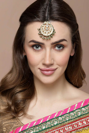 Gold And Green Mang Tikka Head Jewelry With Kundan And Pearls