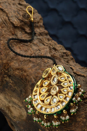 Gold And Green Mang Tikka Head Jewelry With Kundan And Pearls